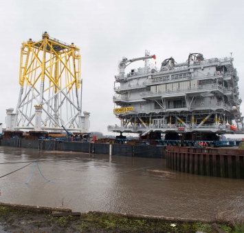 Load-out of substation for Walney 03 Offshore Wind Farm