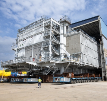 Succesvolle move out substation topside Hollandse Kust (west Beta)